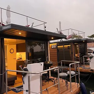 Casas Flotantes - Boatvillage Hotel en barco